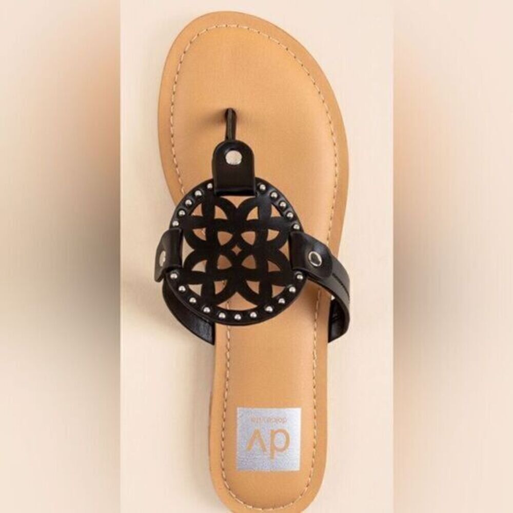 NWT DV by Dolce Vita Women’s Medallion Black Thong Flip Flop Sandals - Size 6 - Picture 6 of 9